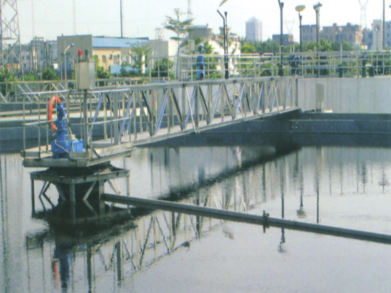 中心傳動刮吸泥機